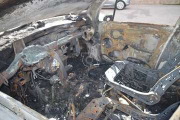 Quema de contenedores en La Herradura y vehículo quemado en el parquin de Arnao/TA.